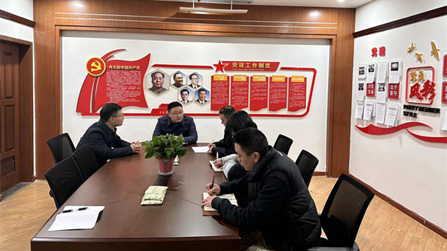 圖五：集團(tuán)總會(huì)計(jì)師齊飛、副總經(jīng)理馬江水督導(dǎo)金控小貸安全工作